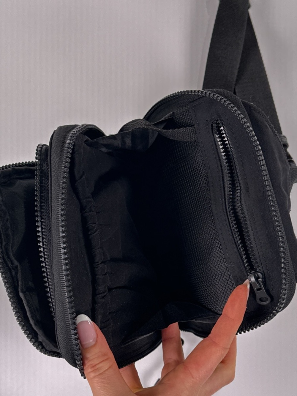 BÉIS The Sport Sling Bag Crossbody Travel Nylon Black 7”x 8”x 2” - Picture 6 of 14
